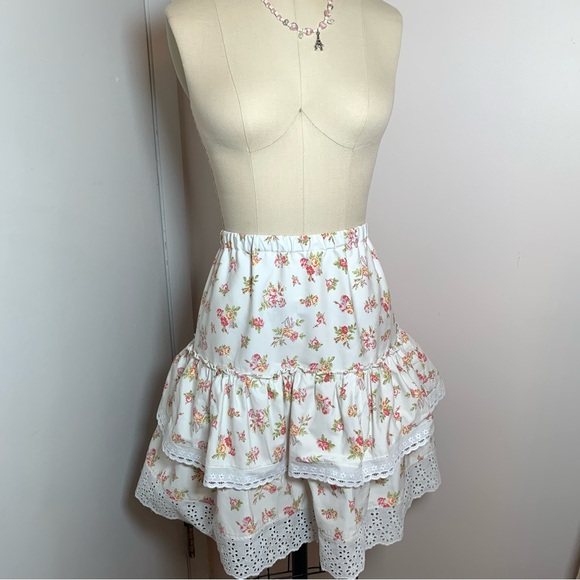 HANDMADE Ruffly Roses Mini Skirt - Picture 5 of 9